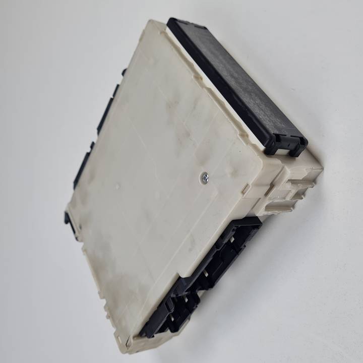 CAJA RELES / FUSIBLES 8273048Z50A LEXUS RX Series (AL20) Autodesguaces Alicante
