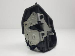 CERRADURA PUERTA TRASERA IZQUIERDA 7202147 BMW X5 (E70) Autodesguaces Alicante