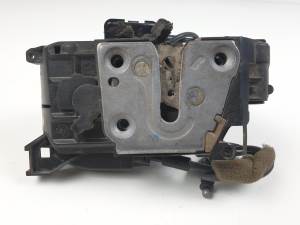 CERRADURA PUERTA DELANTERA DERECHA 300125E RENAULT CLIO III Autodesguaces Alicante