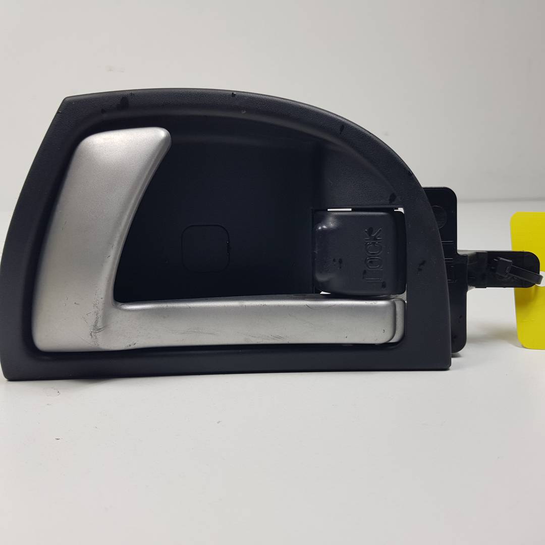 MANETA INTERIOR DELANTERA IZQUIERDA - 82613CM000 - HYUNDAI - SANTA FE (BM)
