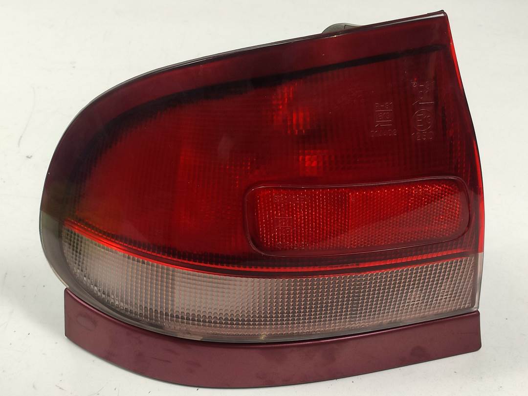 PILOTO TRASERO IZQUIERDO - 0431392 - MAZDA - 626 BERLINA (GE)