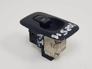 MANDO ELEVALUNAS TRASERO IZQUIERDO 8685288 VOLVO XC90 Autodesguaces Alicante