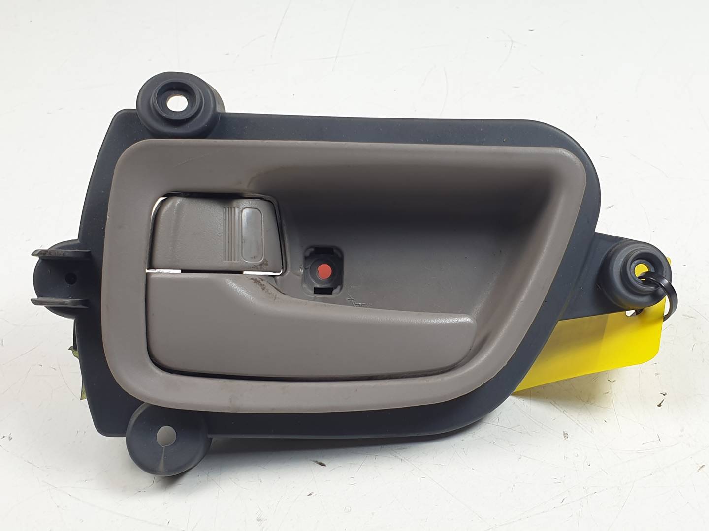 MANETA INTERIOR DELANTERA IZQUIERDA - MN105359 - MITSUBISHI - GRANDIS (NA0W)