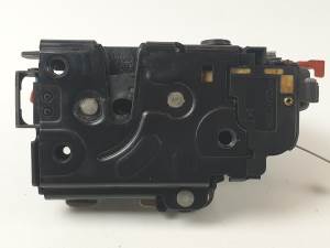 CERRADURA PUERTA TRASERA DERECHA 7L0839016 VOLKSWAGEN JETTA (1K2) Autodesguaces Alicante