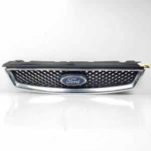 REJILLA DELANTERA 4M518138B FORD FOCUS BERLINA (CAP) Autodesguaces Alicante