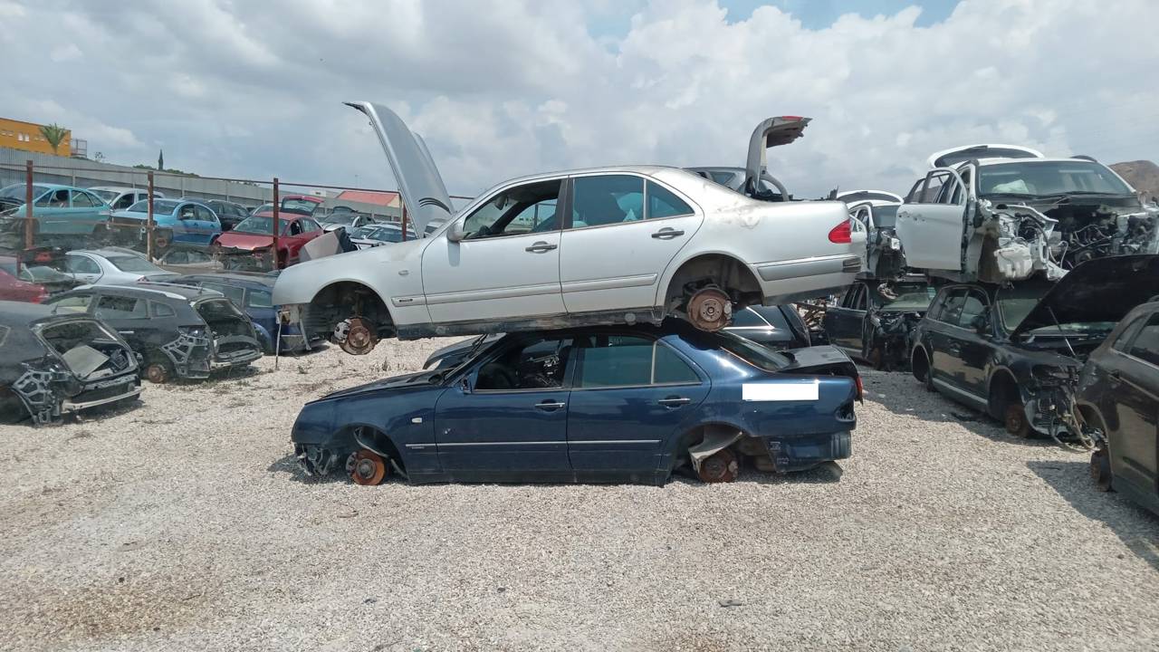Imagen del vehículo MERCEDES-BENZ CLASE E (W210) BERLINA DIESEL
