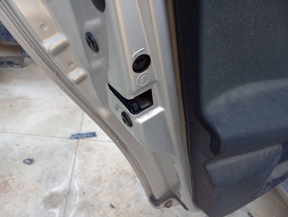 CERRADURA PUERTA TRASERA IZQUIERDA