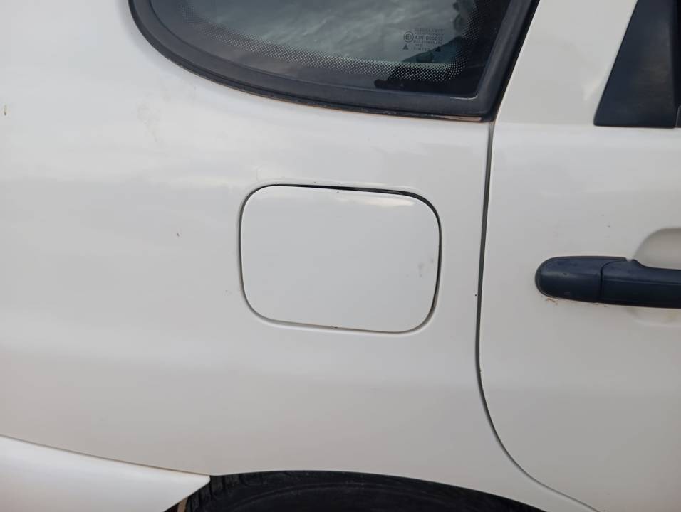 TAPA EXTERIOR COMBUSTIBLE