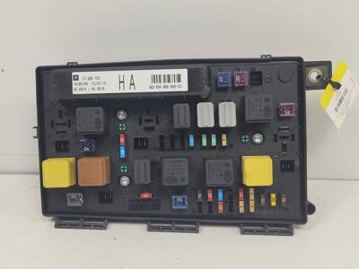 CAJA RELES / FUSIBLES 13206753 OPEL ASTRA GTC Autodesguaces Alicante