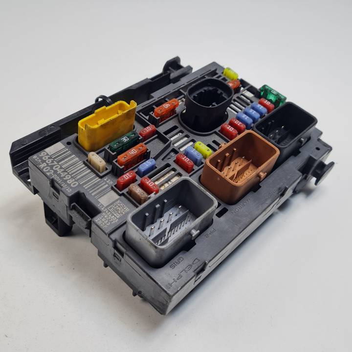 CAJA RELES / FUSIBLES 9667044980 PEUGEOT 407 Autodesguaces Alicante