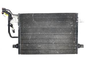 CONDENSADOR / RADIADOR AIRE ACONDICIONADO 3B0260401 VOLKSWAGEN PASSAT BERLINA (3B3) Autodesguaces Alicante