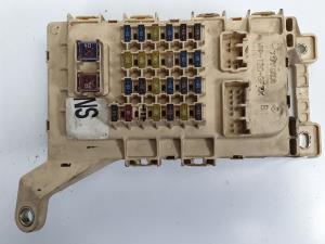 CAJA RELES / FUSIBLES 8272048011 LEXUS RX300 (MCU15) Autodesguaces Alicante