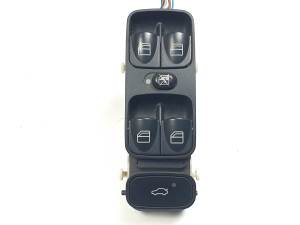 MANDO ELEVALUNAS DELANTERO IZQUIERDO A2038210669 MERCEDES CLASE C (W203) BERLINA Autodesguaces Alicante