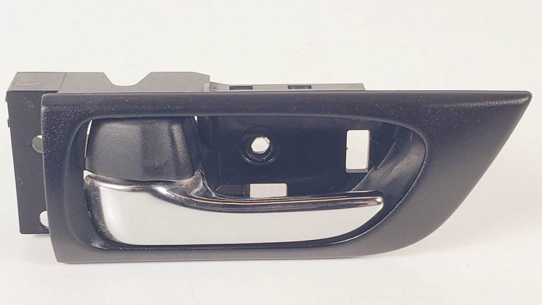 Poignée intérieure arrière gauche - 69274494W0 - TOYOTA - LAND CRUISER (J12)