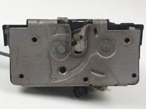 CERRADURA PUERTA DELANTERA IZQUIERDA 13431841 OPEL CORSA E Autodesguaces Alicante
