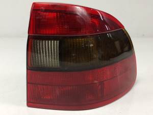 PILOTO TRASERO DERECHO OPEL ASTRA F BERLINA Autodesguaces Alicante