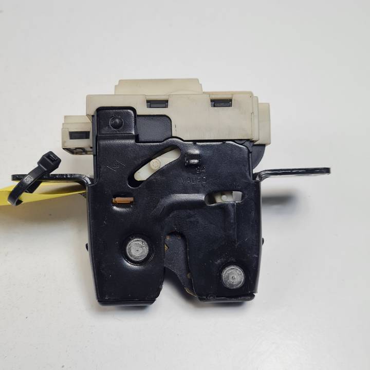CERRADURA MALETERO / PORTON 8200253851 RENAULT MEGANE II COUPE/CABRIO Autodesguaces Alicante