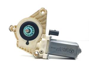 MOTOR ELEVALUNAS DELANTERO DERECHO A1698201642 MERCEDES CLASE B (W245) Autodesguaces Alicante
