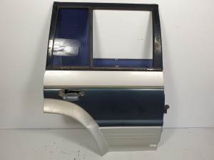 PUERTA TRASERA DERECHA MITSUBISHI MONTERO (V20/V40) Autodesguaces Alicante