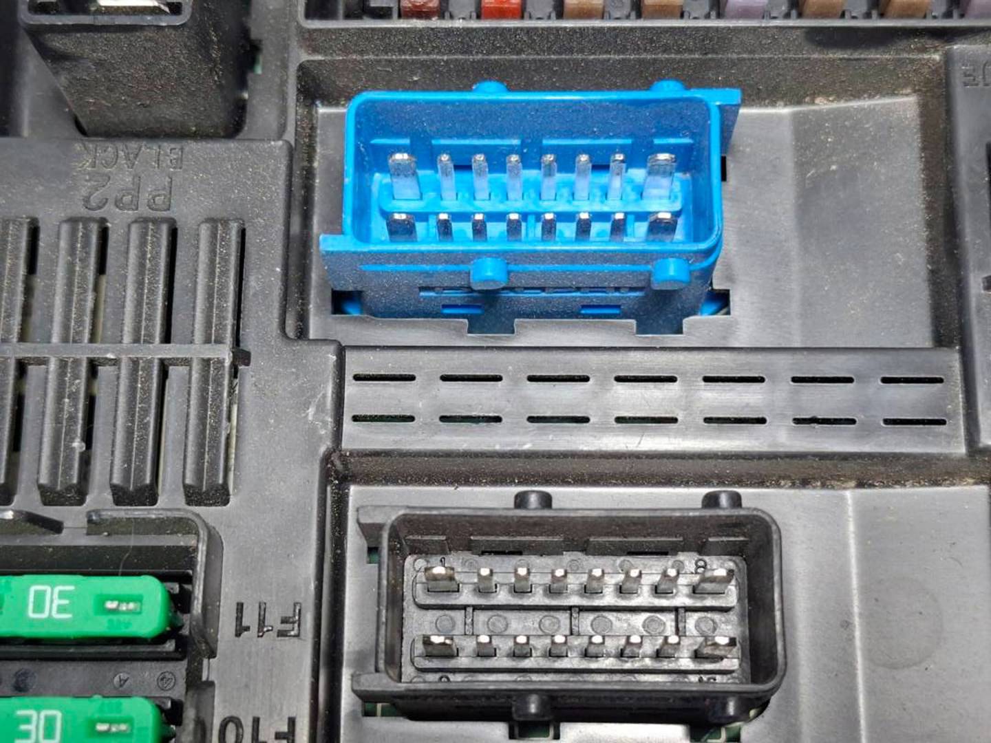 Foto 8 de Caja Reles / Fusibles Citroen C3 (1995–2010)