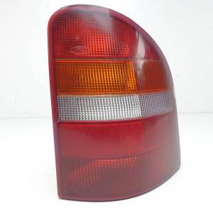 PILOTO TRASERO DERECHO FORD MONDEO FAMILIAR (GD) Autodesguaces Alicante