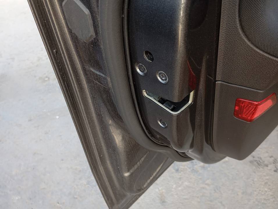 CERRADURA PUERTA DELANTERA IZQUIERDA