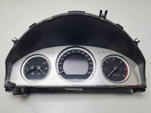 CUADRO INSTRUMENTOS A2044400311 MERCEDES CLASE C (W204) BERLINA Autodesguaces Alicante