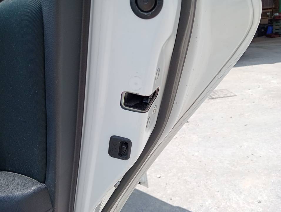 CERRADURA PUERTA TRASERA DERECHA