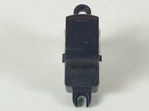 MANDO ELEVALUNAS DELANTERO DERECHO NISSAN NOTE Autodesguaces Alicante