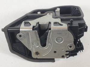 CERRADURA PUERTA TRASERA IZQUIERDA 7167075 BMW SERIE 5 BERLINA (E60) Autodesguaces Alicante