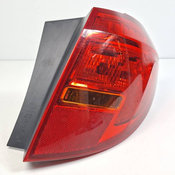 PILOTO TRASERO DERECHO 21630201 OPEL MERIVA B Autodesguaces Alicante