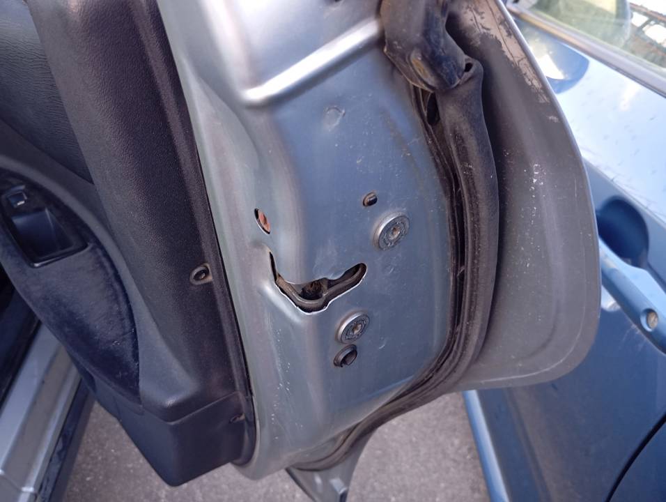 CERRADURA PUERTA TRASERA DERECHA