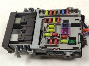 CAJA RELES / FUSIBLES 13222786 OPEL ZAFIRA TOURER Autodesguaces Alicante