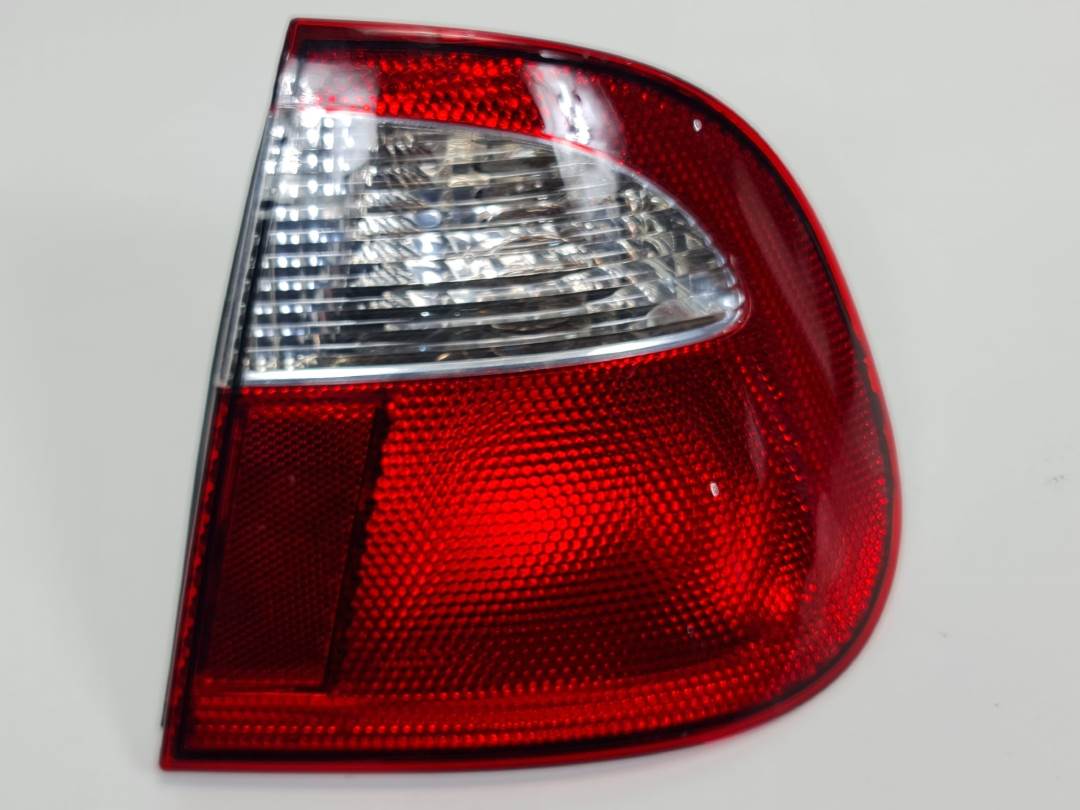 PILOTO TRASERO DERECHO - 087589 - SEAT - CORDOBA BERLINA (6K2)