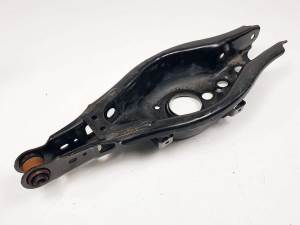 BRAZO SUSPENSION INFERIOR TRASERO DERECHO TOYOTA AVENSIS Autodesguaces Alicante