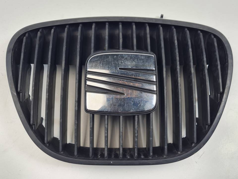 REJILLA DELANTERA SEAT IBIZA (6L1) Autodesguaces Alicante