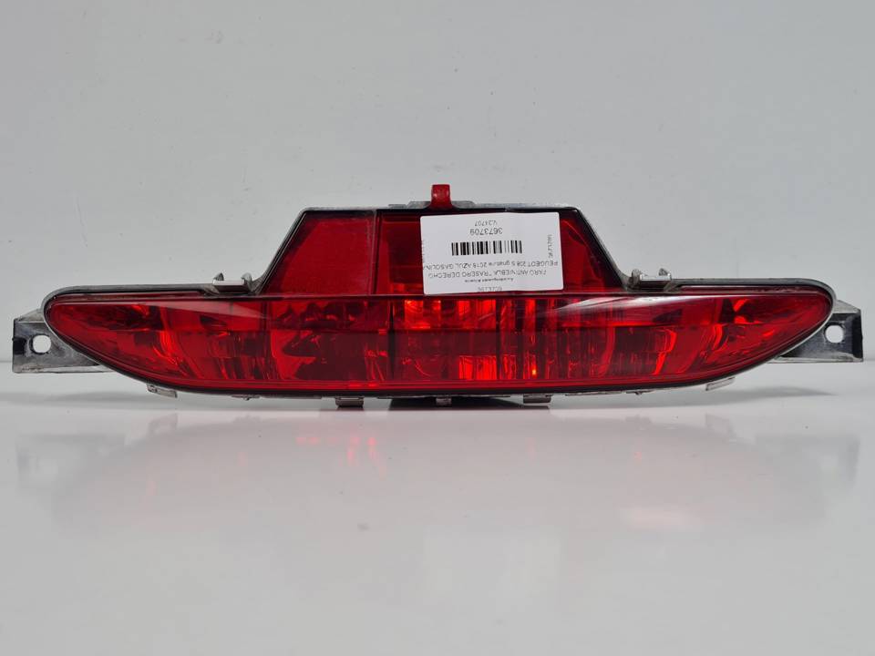 FARO ANTINIEBLA TRASERO DERECHO 9674308980 PEUGEOT 208 Autodesguaces Alicante