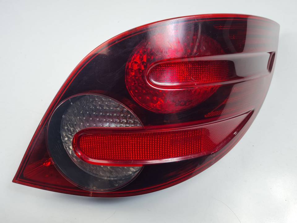 PILOTO TRASERO DERECHO A2518201664 MERCEDES CLASE R (W251) Autodesguaces Alicante