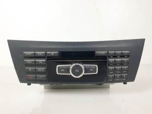SISTEMA AUDIO / RADIO CD A2049004306 MERCEDES CLASE C (W204) LIM. Autodesguaces Alicante