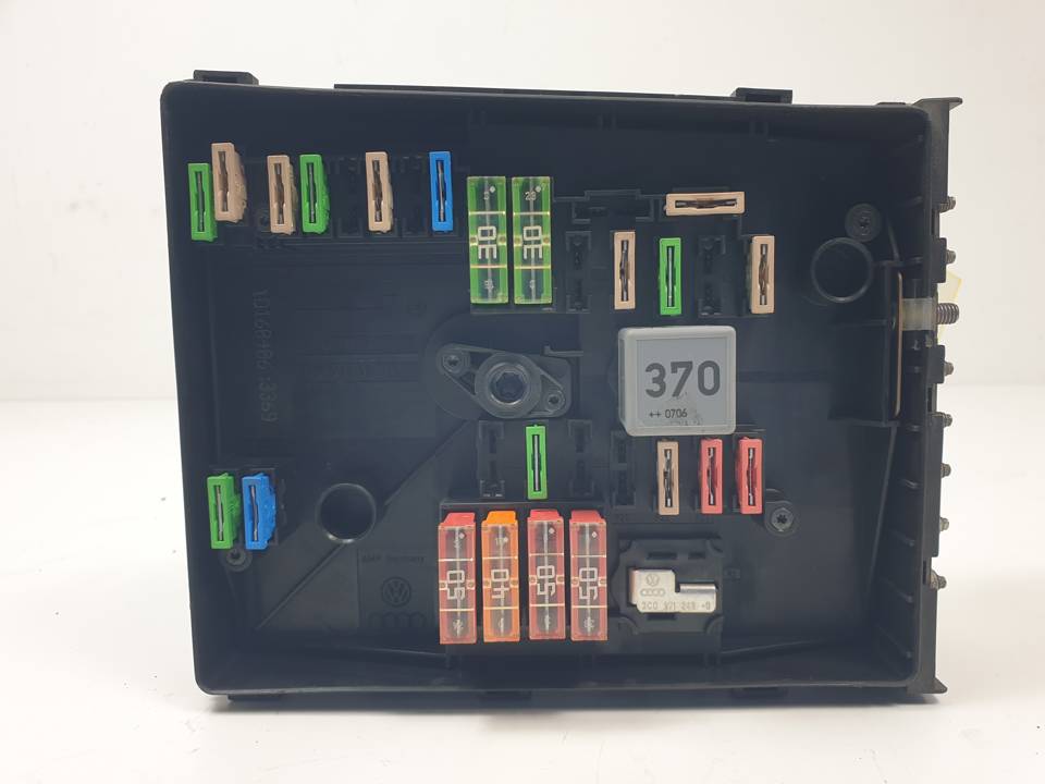 CAJA RELES / FUSIBLES