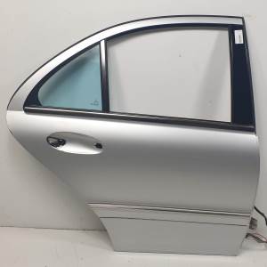 PUERTA TRASERA DERECHA MERCEDES CLASE C (W203) BERLINA Autodesguaces Alicante