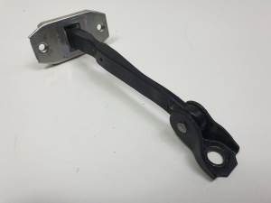 RETENEDOR PUERTA NISSAN QASHQAI (J11) Autodesguaces Alicante