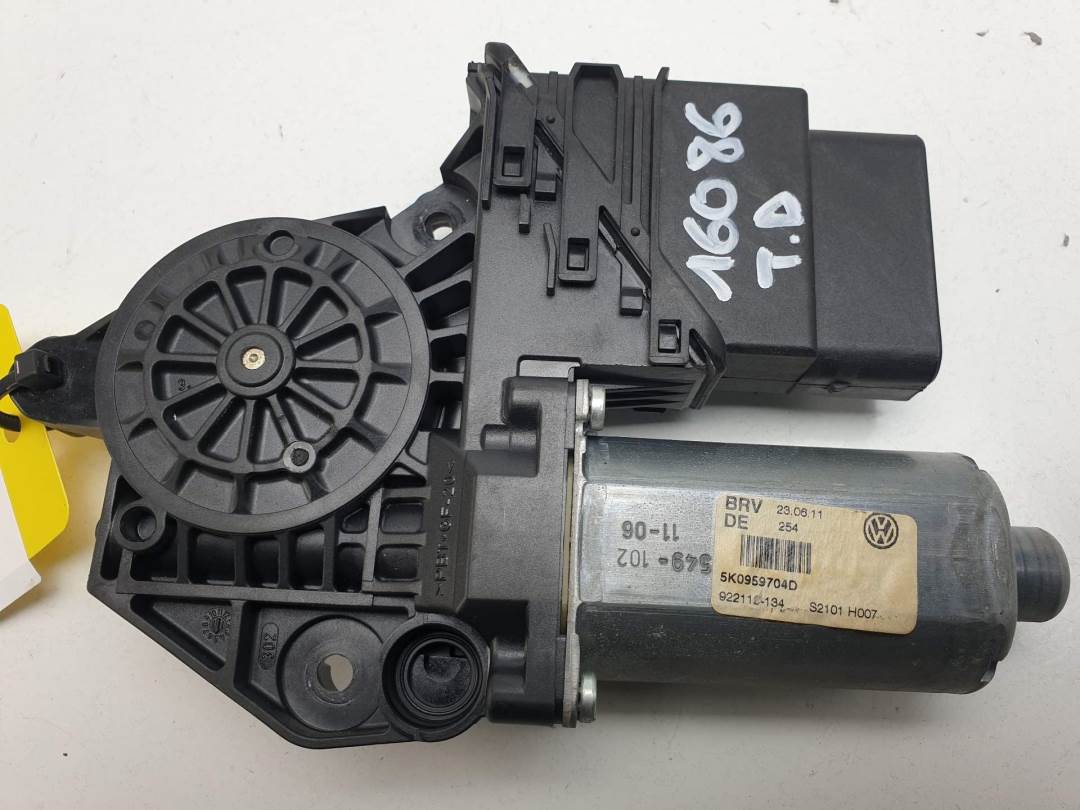 MOTOR ELEVALUNAS TRASERO DERECHO - 5K0959704D - VOLKSWAGEN - GOLF VI (5K1)