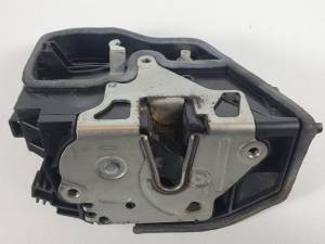 CERRADURA PUERTA LATERAL DERECHA 7202144 BMW SERIE 1 BERLINA (E81/E87) Autodesguaces Alicante