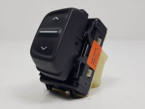MANDO ELEVALUNAS DELANTERO DERECHO 254214937R DACIA SANDERO Autodesguaces Alicante