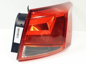 PILOTO TRASERO DERECHO 6F9945096B SEAT ARONA Autodesguaces Alicante