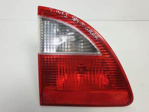 PILOTO TRASERO IZQUIERDO INTERIOR 7M5945093B FORD GALAXY (VY) Autodesguaces Alicante