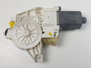 MOTOR ELEVALUNAS DELANTERO DERECHO A2518200842 MERCEDES CLASE M (W164) Autodesguaces Alicante
