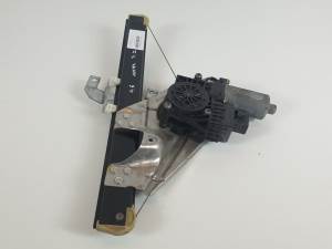 ELEVALUNAS TRASERO IZQUIERDO 0130821784 AUDI A6 BERLINA (4B2) Autodesguaces Alicante