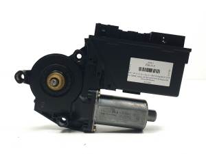 MOTOR ELEVALUNAS DELANTERO DERECHO 9700105993 AUDI A4 BERLINA (8E) Autodesguaces Alicante
